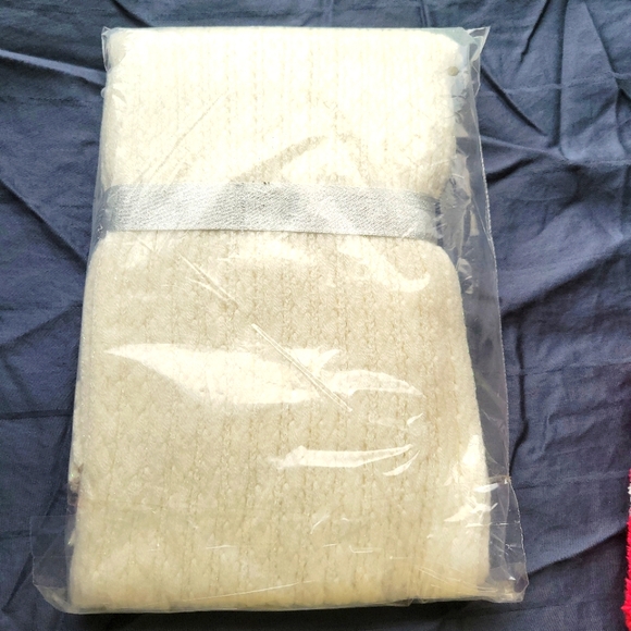 Nordstrom Rack Hat & Gloves Set - Picture 5 of 5